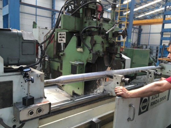 CYLINDRICAL GRINDING MACHINE – KOLB DIAG<br> Length: 3.000 mm, Dia.: 500 mm